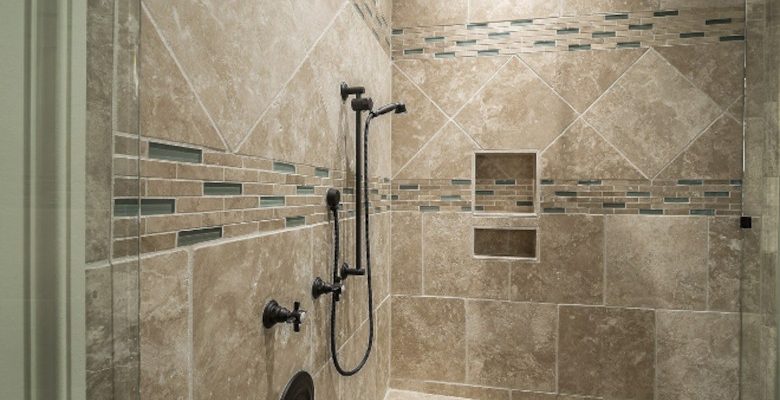 Comment aménager une salle de bain pour une personne en fauteuil roulant ?