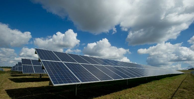Installer des panneaux solaires pour se rapprocher de l’indépendance énergétique