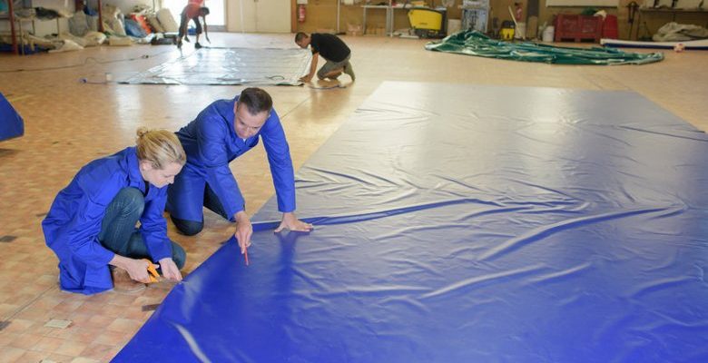 Pourquoi commander une bâche sur mesure pour accueillir votre atelier artisanal ?